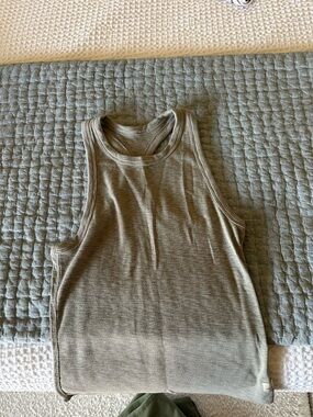 Vuori Sleeveless Ribbed Tank Top - Olive Green